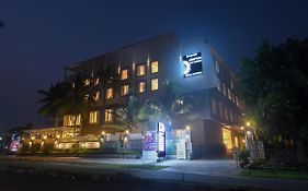 Emerald Clarks Inn Suites